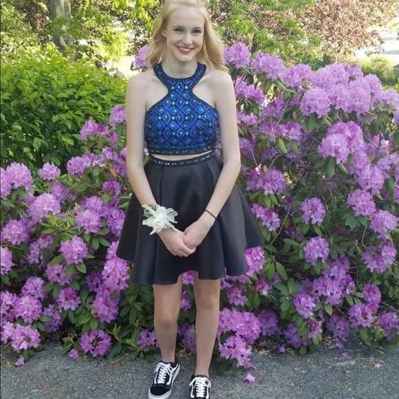 Prom dress - Picture 2 of 4